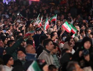 Fresh protests in Iran as internet blackout persists