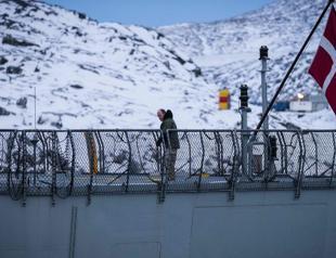 Trump threatens tariffs on nations that dont back Greenland takeover