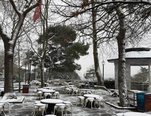 Cold snap strikes again as Istanbul rain turns into snow spectacle