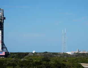 NASAs new moon rocket heads to the pad