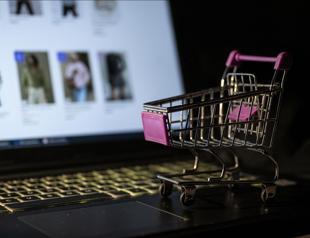 Customs exemption removal triggers price surge in online shopping