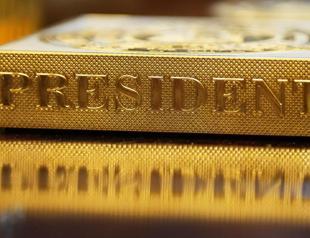 Gold surges to new record amid US-EU tensions