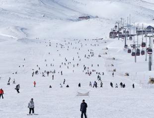 Türkiye’s ski resorts overflow with visitors during midterm break