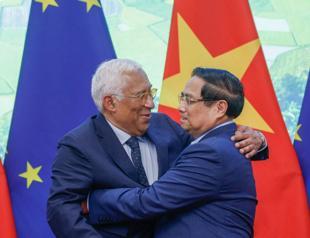 Vietnam, EU vow stronger ties as blocs chief visits Hanoi