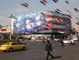 Trump expects Iran to seek deal to avoid US strikes