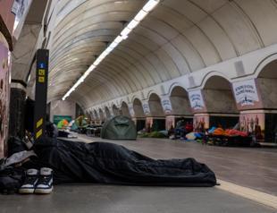 Russia resumes strikes on freezing Ukrainian capital ahead of talks