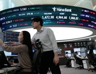 Asian markets extend global retreat as tech worries build