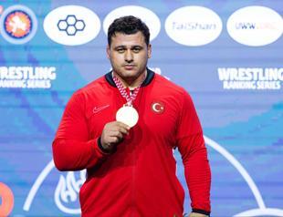 Veteran wrestler Kayaalp wins gold on return after suspension lifted