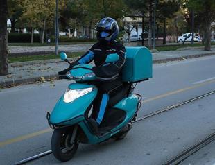 Online illegal gambling networks use motorcycle couriers to move cash