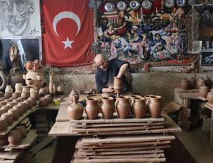 Family in Avanos keeps centuries-old pottery tradition alive