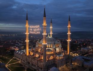 Türkiye welcomes Ramadan with journey of faith, unity