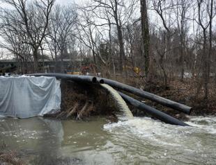 Washington mayor seeks aid on giant sewage spill