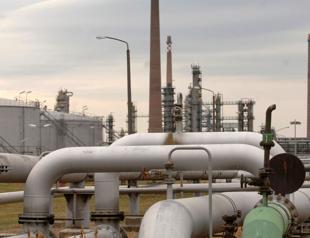 Hungary to block EU loan to Ukraine over Russian oil