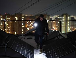 Kiev locals pool together for solar panels, batteries