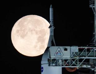 Old Apollo rocks shed new light on the moons magnetic field