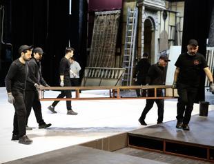 Invisible heroes of opera: Men in Black