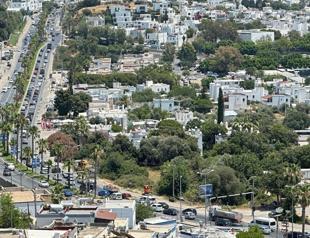 Aegean tourism hub grapples with mounting traffic congestion