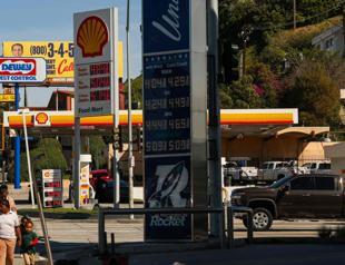 Oil extends gains and stocks drop as Iran conflict spreads