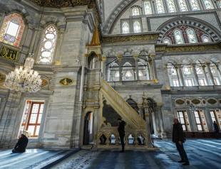 Nuruosmaniye Mosque, a Baroque landmark