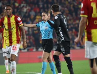 Woman referee officiates Süper Lig match for first time since 2004