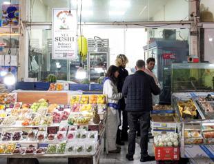 Iran announces 60 percent minimum wage hike