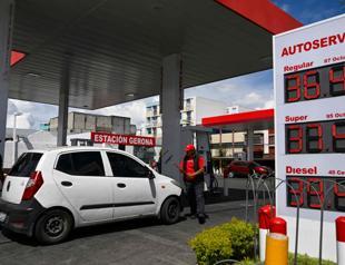 US mulls lifting sanctions on Iranian oil at sea despite war on Tehran