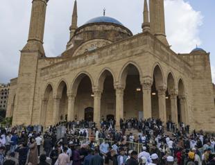 Displacement, air raid sirens weigh on Mideast Eid celebrations