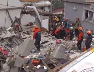 Explosion collapses two buildings in Istanbul