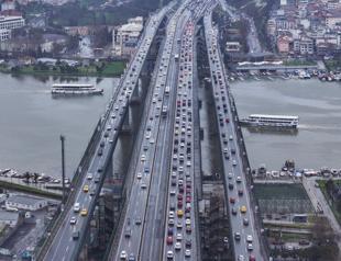 Schools resume in Türkiye as post-Eid travel surge grips highways