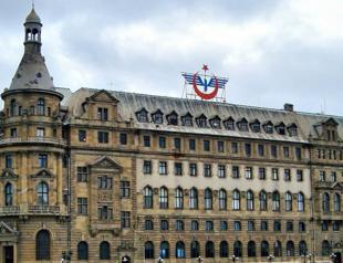 Ersoy meets Venice Biennale award-winning curator