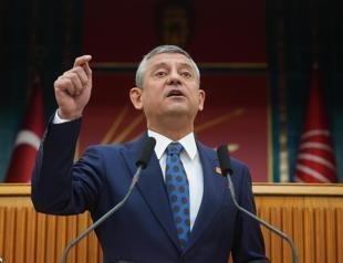 CHP values int’l solidarity over its jailed mayors: Özel