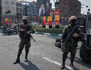 Iran launches recruitment drive, mobilizes soldiers