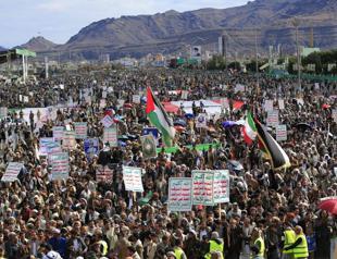 Houthis enters monthlong war as global shipping under threat