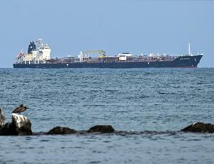 Trump says Russia can deliver oil to Cuba