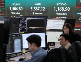 Crude surges, stocks dive as war keeps investors on edge