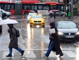 Red skies signal dust storm across Türkiye