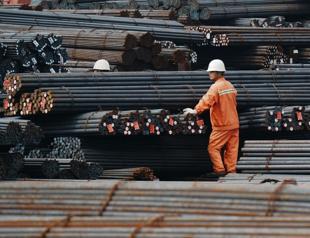 Trump orders new pharma tariff, reshapes metal duties