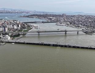 Pollution, blocked flow stain Istanbul’s Golden Horn