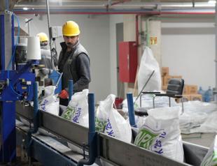 Government cuts fertilizer import tariffs amid price surge