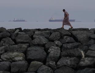 First ships through Strait of Hormuz since ceasefire: monitor