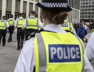 UK govt vows to cut knife crime within 10 years