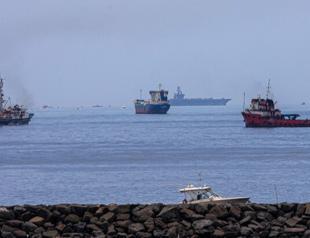 US says warships transit Strait of Hormuz in mine clearance op