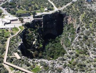 Underground lake returns to Cennet Cave after years of drought