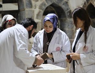 Artisans engrave historic patterns onto Mardin stone