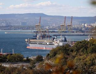 US extends sanctions waiver on purchases of Russian oil