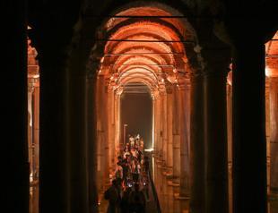 Rush at Basilica Cistern as entry fee drops to 1 lira for Turkish citizens