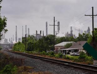 Money, lobbyists, inertia: why fossil fuels are so hard to quit