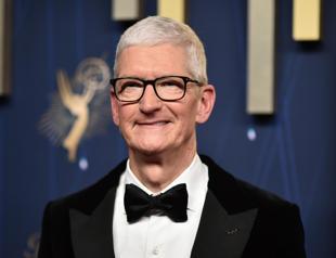 Apples Tim Cook to step down as CEO in September