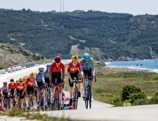 Cycling giants set off from Aegean as Presidential Tour of Türkiye begins