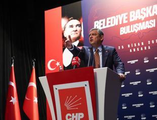 Özel rallies CHP mayors, pledges stronger cooperation